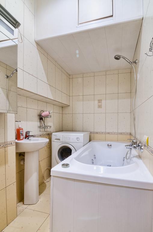 Apartamenty Lesi Ukrainky 17 Lviv Buitenkant foto